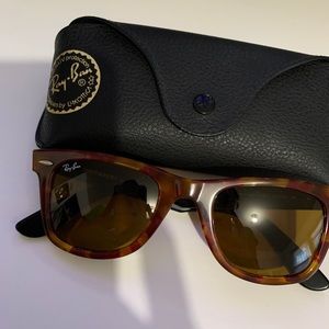 Ray-bans Wayfarer sunglasses